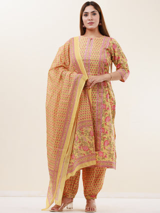 Umang Samah Set Of Kurta Pants Dupatta