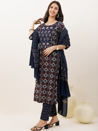 Ajrakh Fida Set Of Kurta Pants Dupatta
