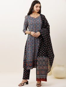 Ajrakh Rutba Set Of Kurta Pants Dupatta