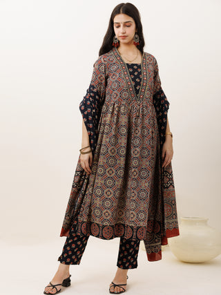 Ajrakh Tabasum Set Of Kurta Pants Dupatta