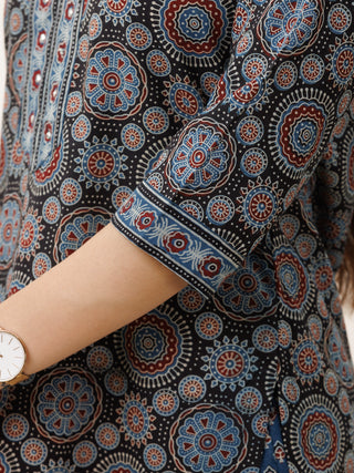 Ajrakh Megha Set Of Kurta Pants Dupatta