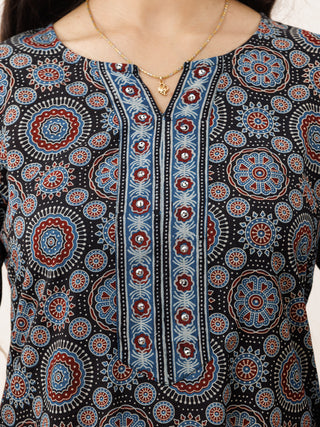 Hand Block Printed Cotton Fabric Per Meter - F001F2740