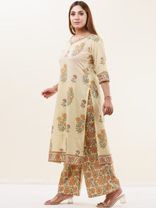 Umang Kashish Set Of Kurta Pants Dupatta