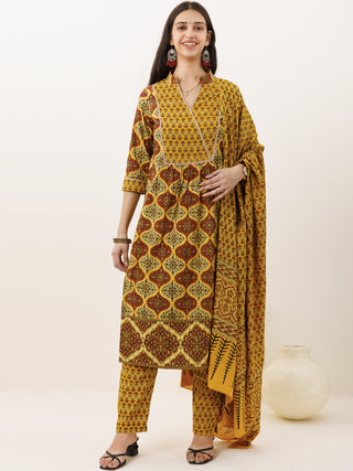 Ajrakh Aina Set Of Kurta Pants Dupatta