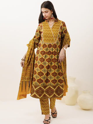 Ajrakh Aina Set Of Kurta Pants Dupatta