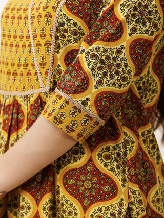 Ajrakh Aina Set Of Kurta Pants Dupatta