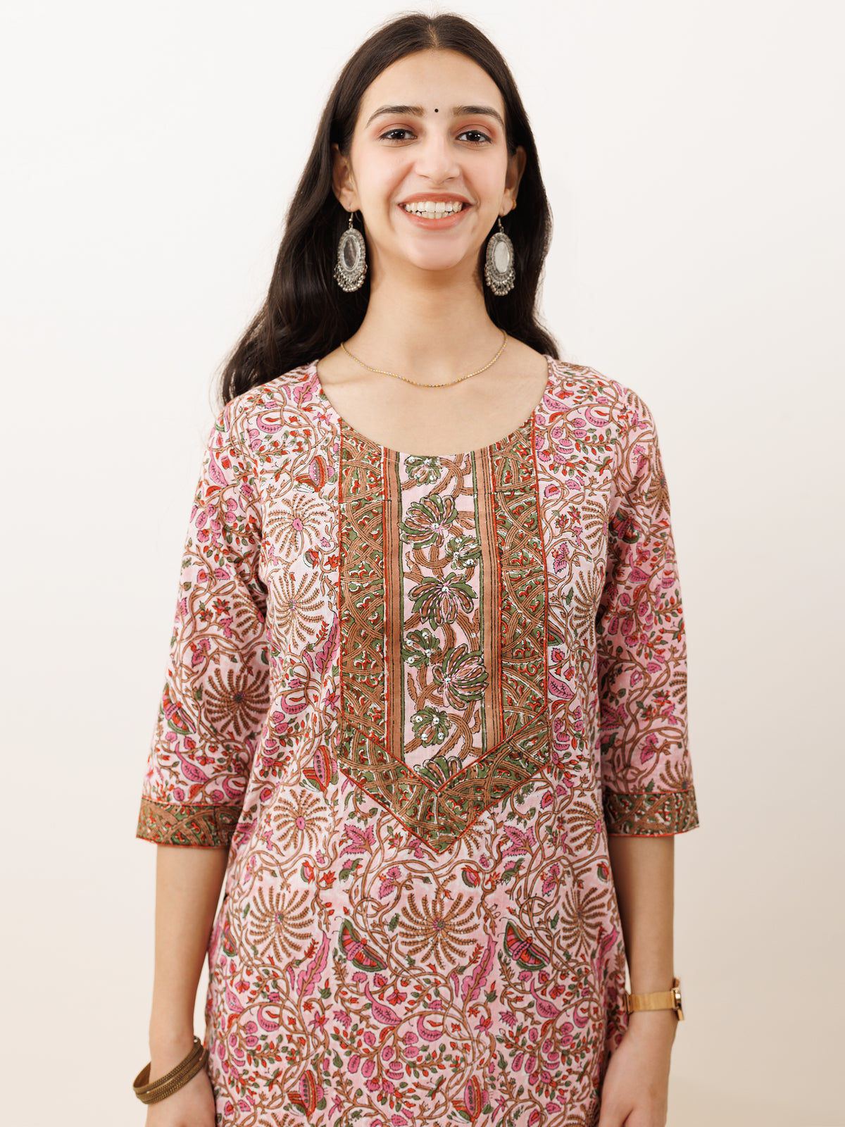 Rozana Apsara Kurta