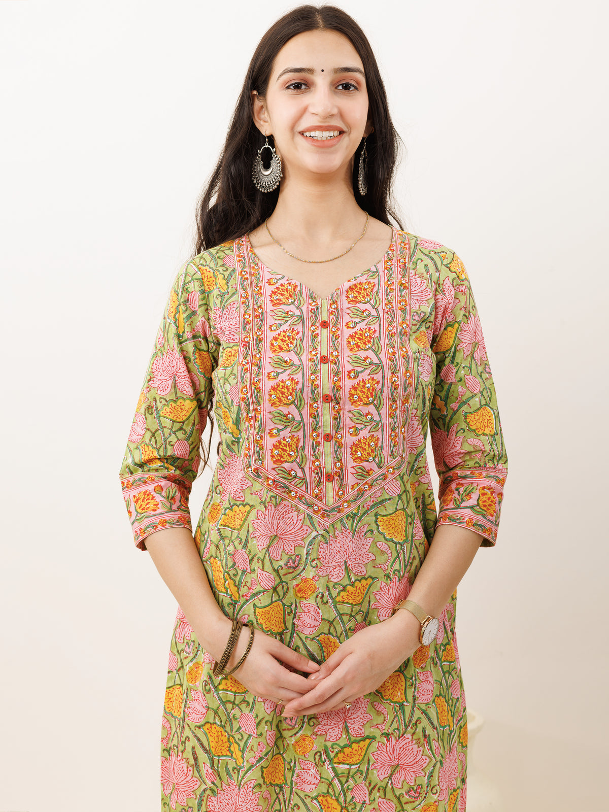 Rozana Upasana Kurta