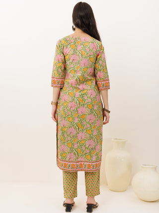 Rozana Upasana Kurta