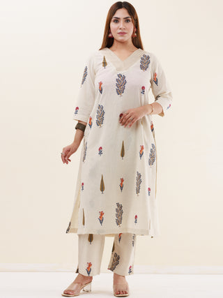 Umang Raima Set Of Kurta Pants Dupatta