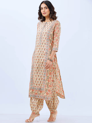 Aina Faghir Kurta