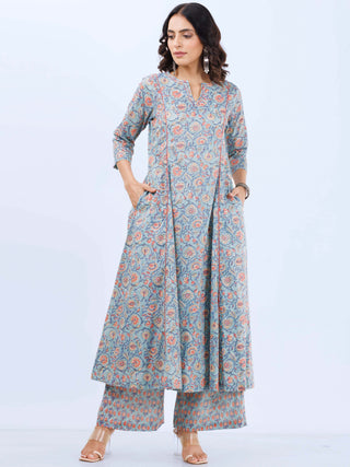 Aina Saima Set Of Kali Kurta Pants Dupatta