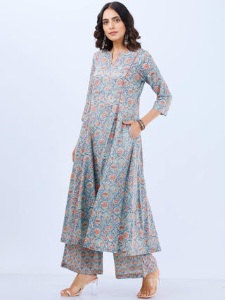 Aina Saima Kali Kurta