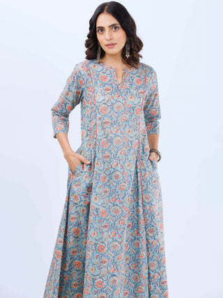 Aina Saima Set Of Kali Kurta Pants Dupatta