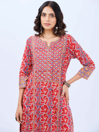 Aina Nia Kurta