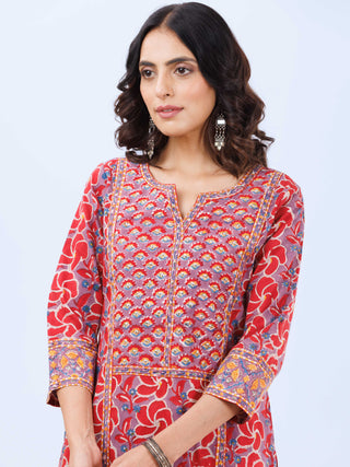 Aina Nia Kurta