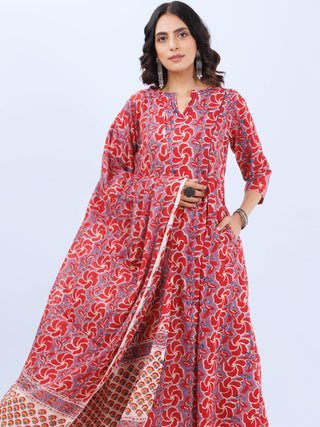 Aina Mahi Set Of Kali Kurta Pants Dupatta