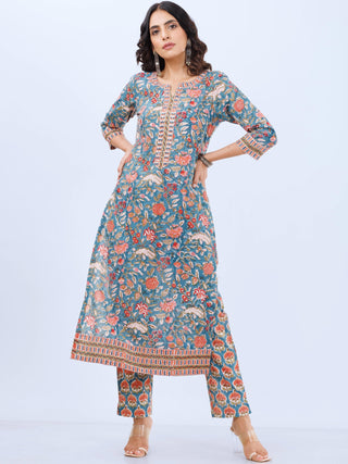 Aina Nisha Kurta