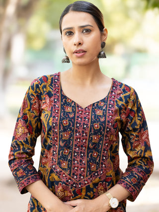 Roz Vibha Set Of Straight Kurta Pants Dupatta