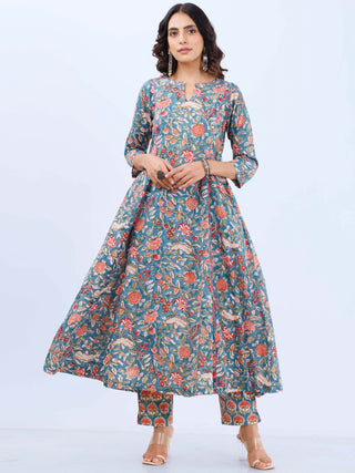 Aina Bindu Set Of Kali Kurta Pants Dupatta