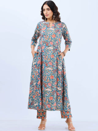 Aina Bindu Set Of Kali Kurta Pants Dupatta