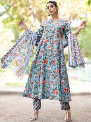 Roz Jaya Set Of Kali Kurta Pants Dupatta