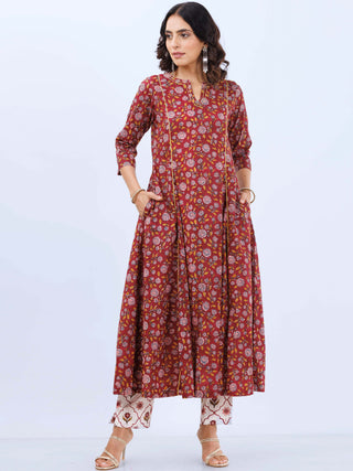 Aina Dia Set Of Kali Kurta Pants Dupatta