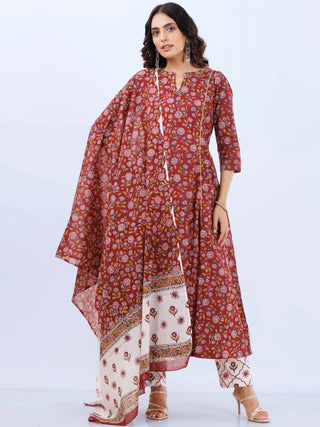 Aina Dia Set Of Kali Kurta Pants Dupatta