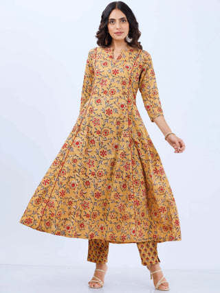 Aina Amisha Set Of Kali Kurta Pants Dupatta