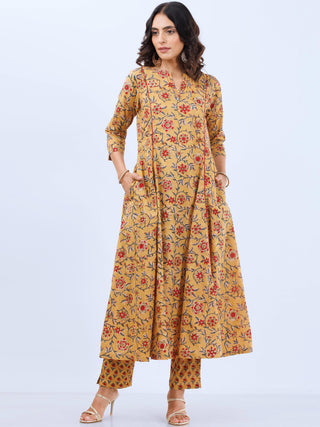 Aina Amisha Kali Kurta