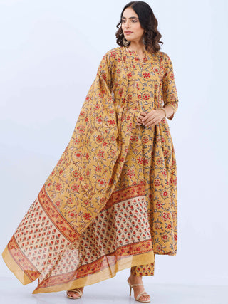 Aina Amisha Set Of Kali Kurta Pants Dupatta