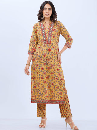 Aina Sohni Set Of Kurta Pants Dupatta