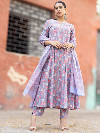 Roz Divya Set Of Kali Kurta Pants Kota Doria Dupatta