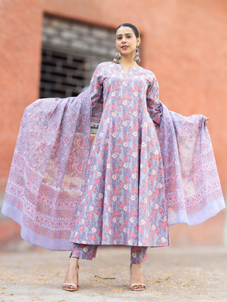 Roz Divya Set Of Kali Kurta Pants Kota Doria Dupatta