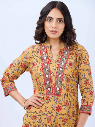 Aina Sohni Set Of Kurta Pants Dupatta