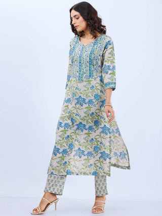 Aina Chitra Kurta