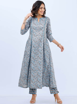 Aina Veda Kali Kurta