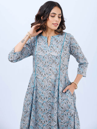 Aina Veda Kali Kurta