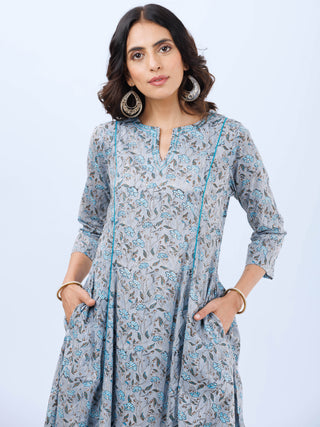 Aina Veda Kali Kurta