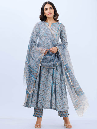 Aina Veda Set Of Kali Kurta Pants Dupatta