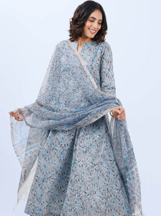 Aina Veda Set Of Kali Kurta Pants Dupatta