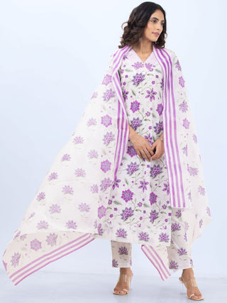 Aina Pari Set Of Kurta Pants Dupatta