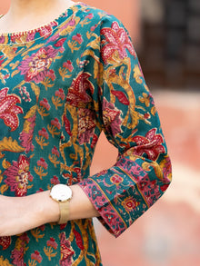Roz Misha Kali Kurta