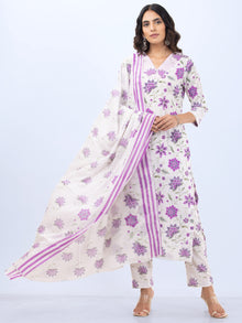 Aina Pari Set Of Kurta Pants Dupatta