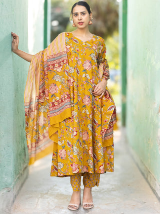 Roz Himani Set Of Kali Kurta Pants Dupatta