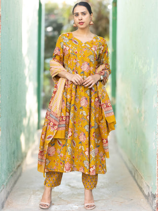 Roz Himani Set Of Kali Kurta Pants Dupatta