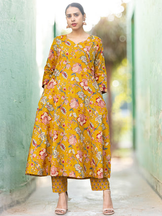 Roz Himani Set Of Kali Kurta Pants Dupatta