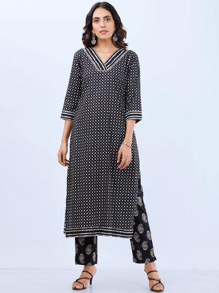 Aina Sania Set Of Kurta Pants Kota Dupatta