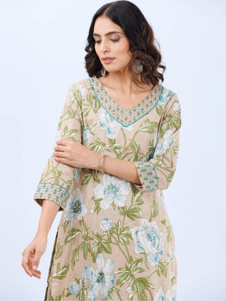 Aina Falak Set Of Kurta Pants Dupatta