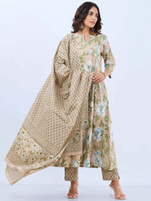Aina Naina Set Of Kalidar Kurta Pants Dupatta